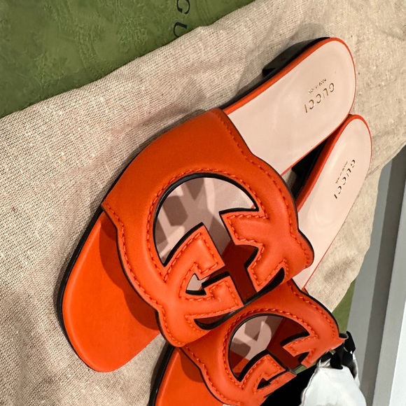New w Box Gucci Orange Interlocking G Leather Slide Sandals - Picture 2 of 6